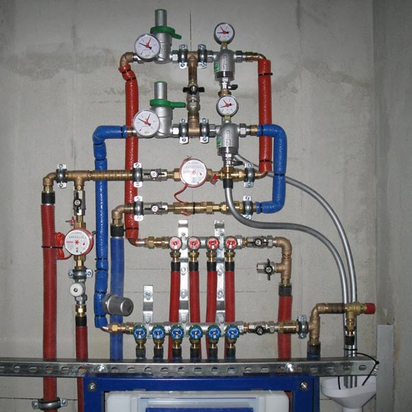 Сантехнический шкаф разводка труб